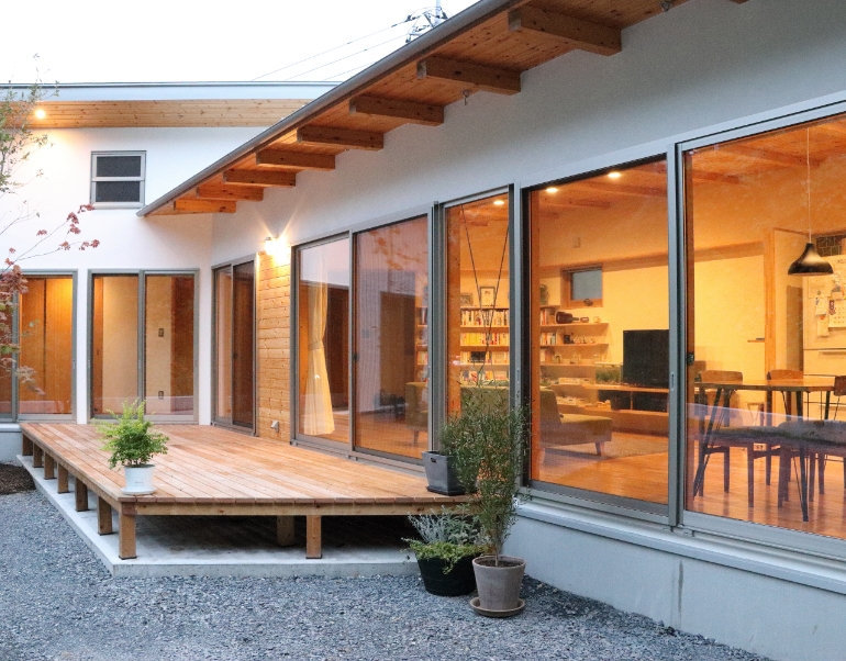 赤見町漆喰の家