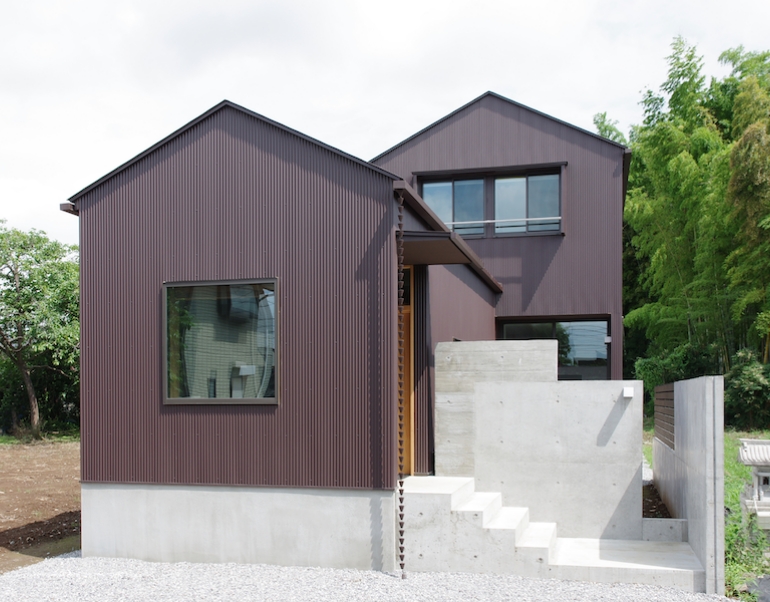 犬伏街道沿いの家